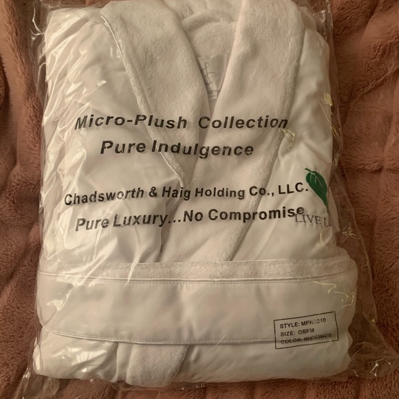 Plush Spa Robe - Picture 3 of 3